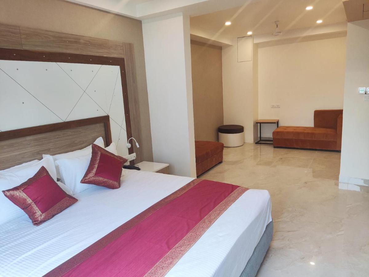 Hotel Xenia Varanasi Bagian luar foto