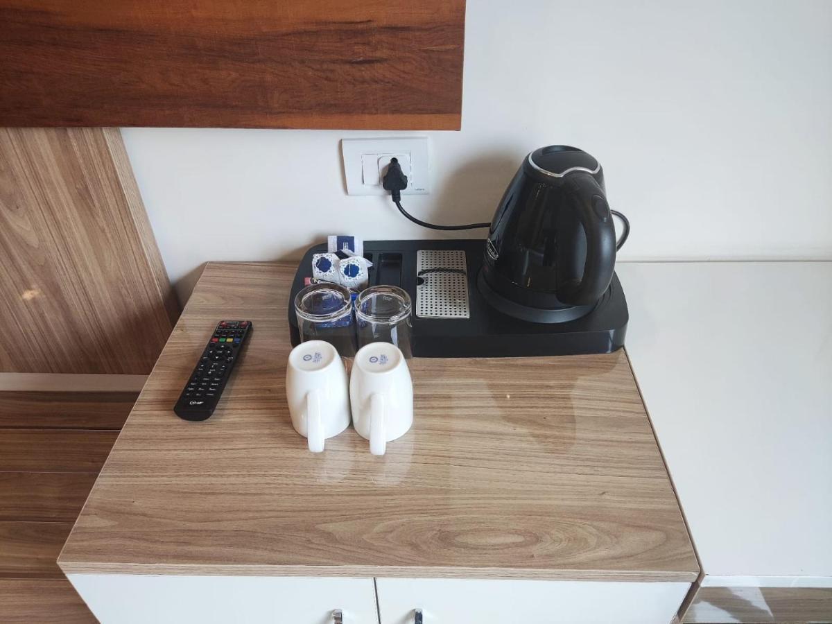 Hotel Xenia Varanasi Bagian luar foto