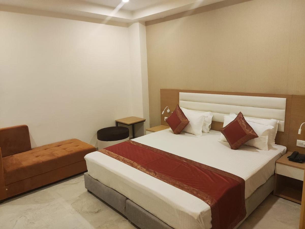 Hotel Xenia Varanasi Bagian luar foto