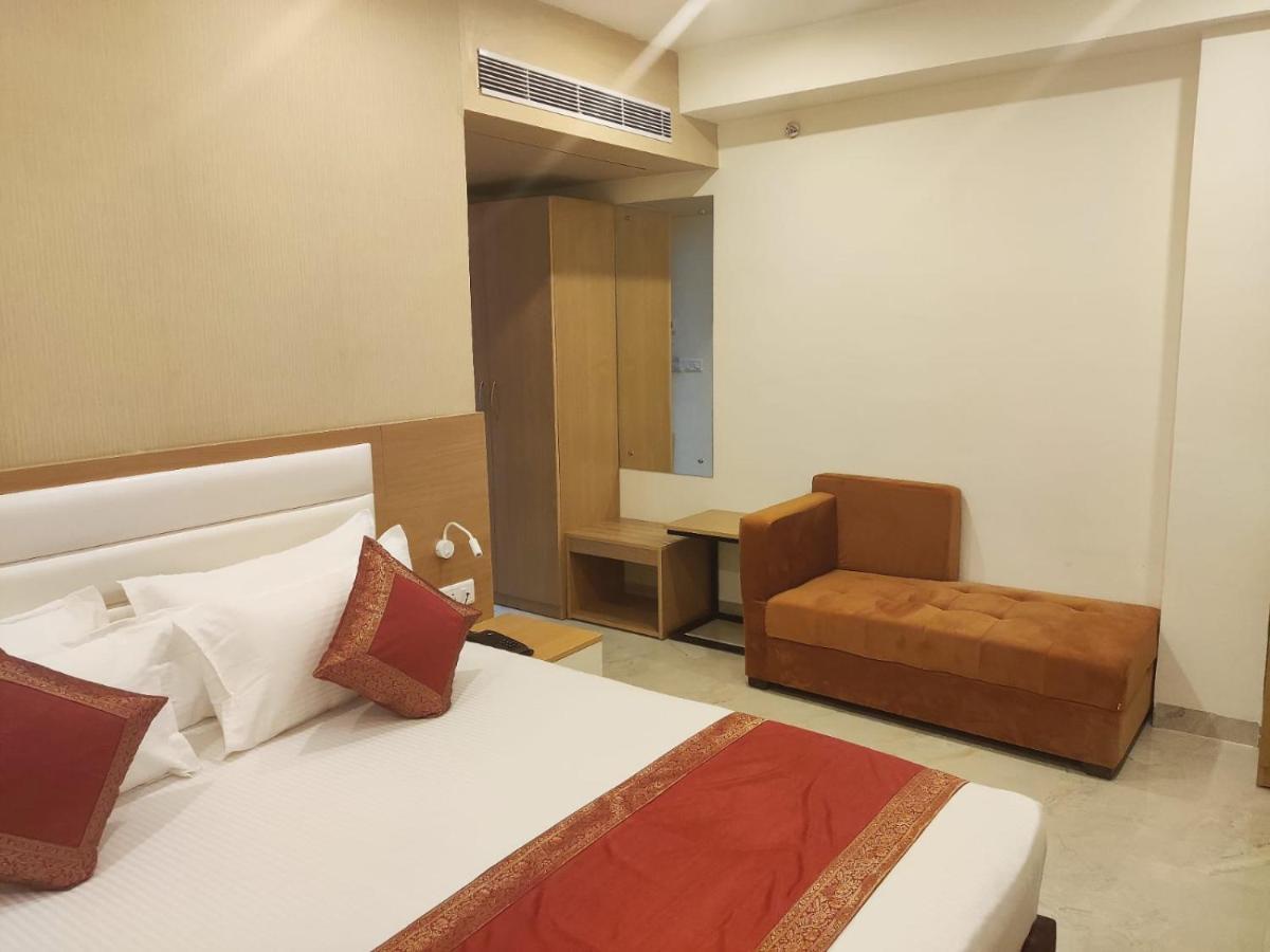 Hotel Xenia Varanasi Bagian luar foto