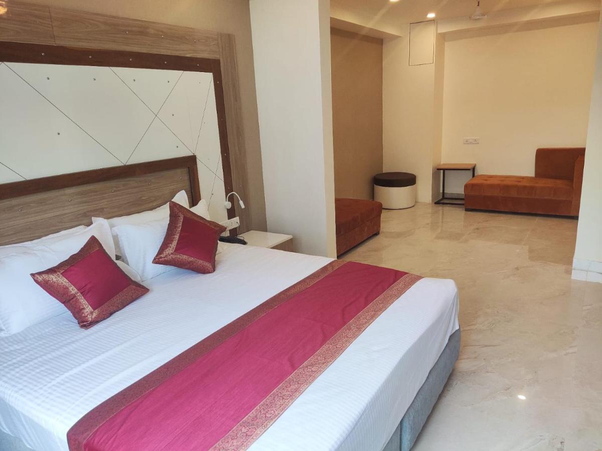 Hotel Xenia Varanasi Bagian luar foto