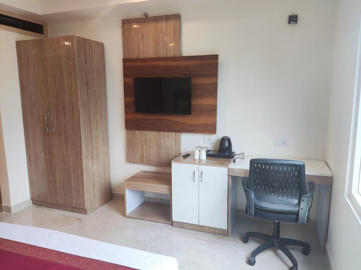 Hotel Xenia Varanasi Bagian luar foto