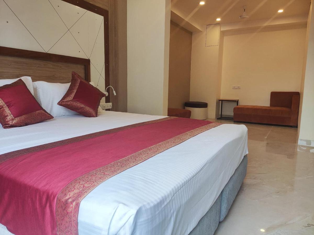 Hotel Xenia Varanasi Bagian luar foto