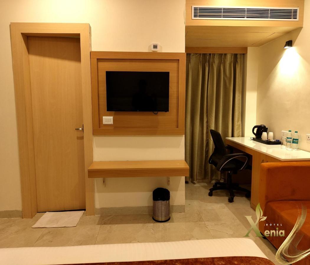 Hotel Xenia Varanasi Bagian luar foto