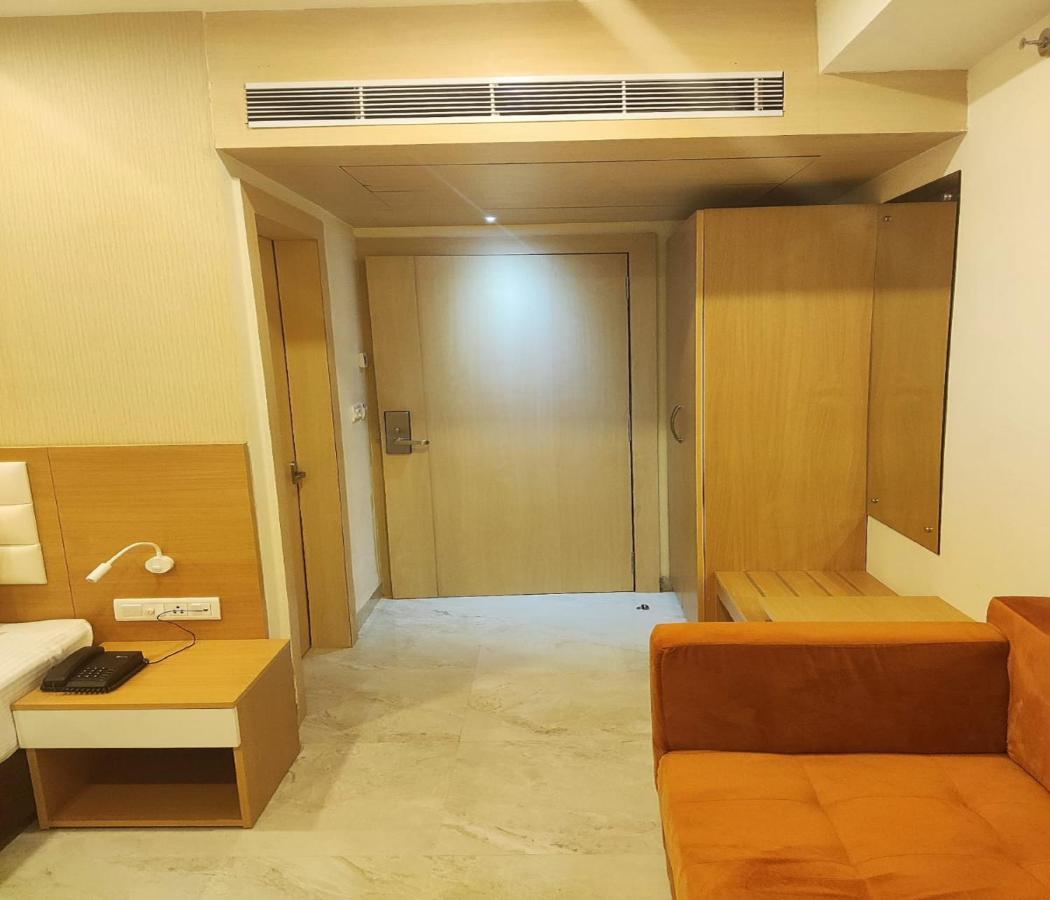 Hotel Xenia Varanasi Bagian luar foto