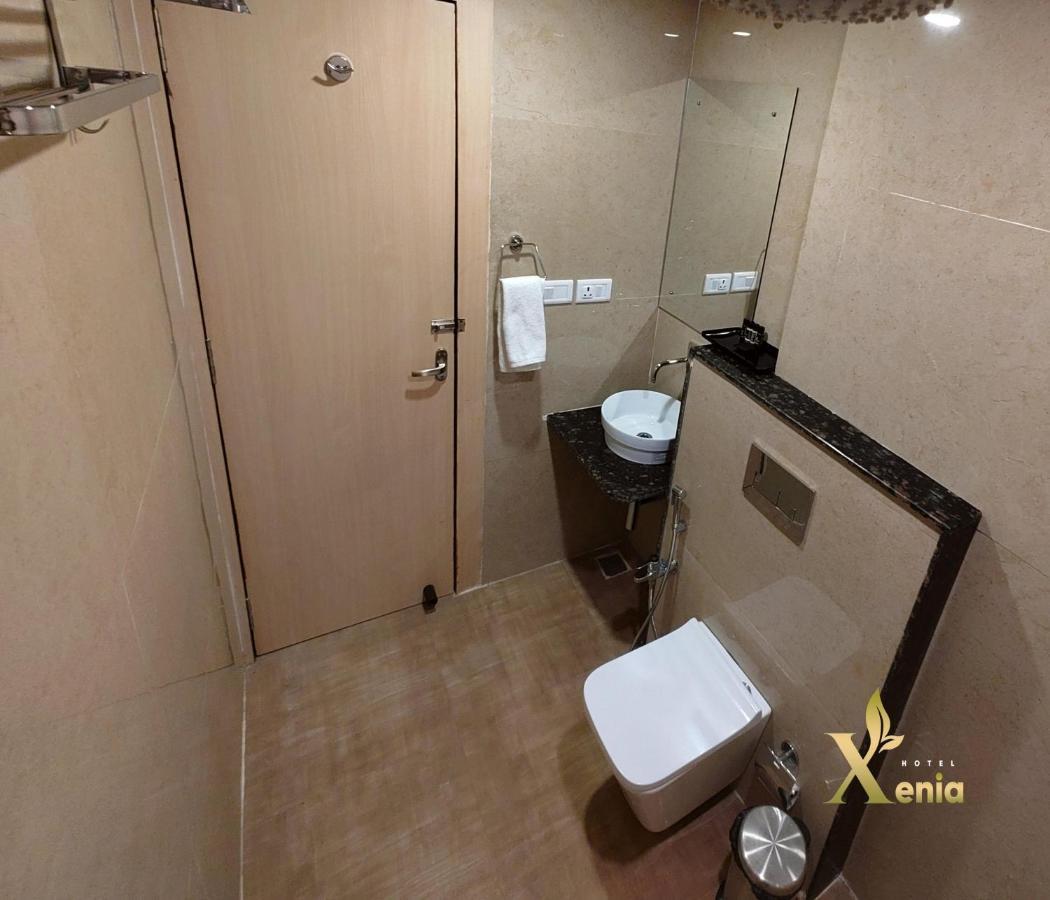 Hotel Xenia Varanasi Bagian luar foto