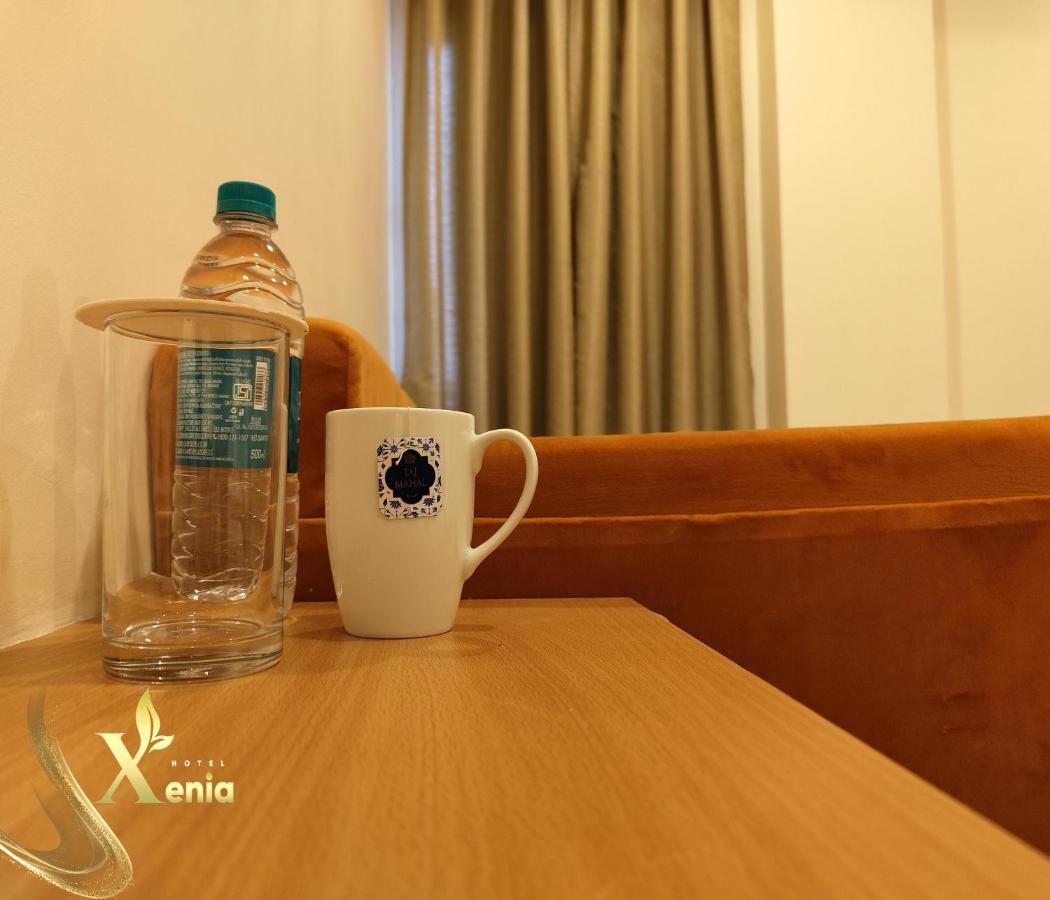 Hotel Xenia Varanasi Bagian luar foto