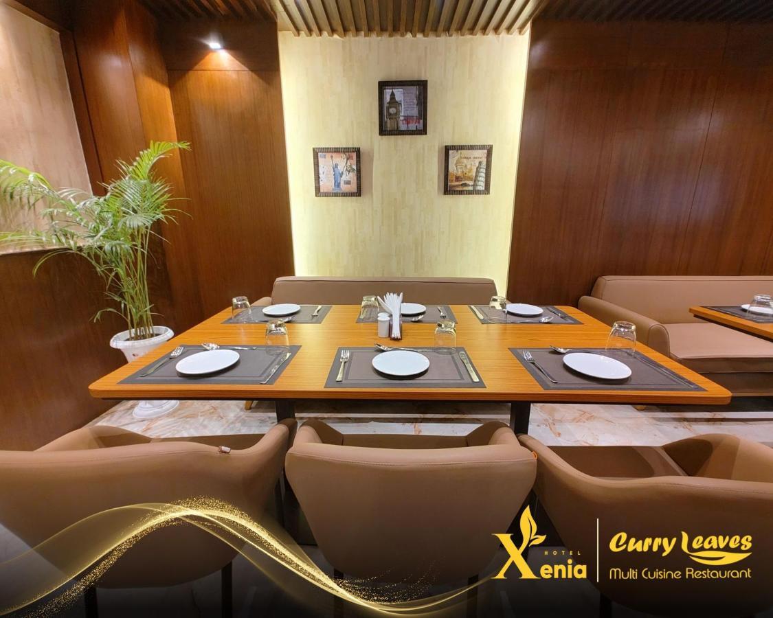 Hotel Xenia Varanasi Bagian luar foto