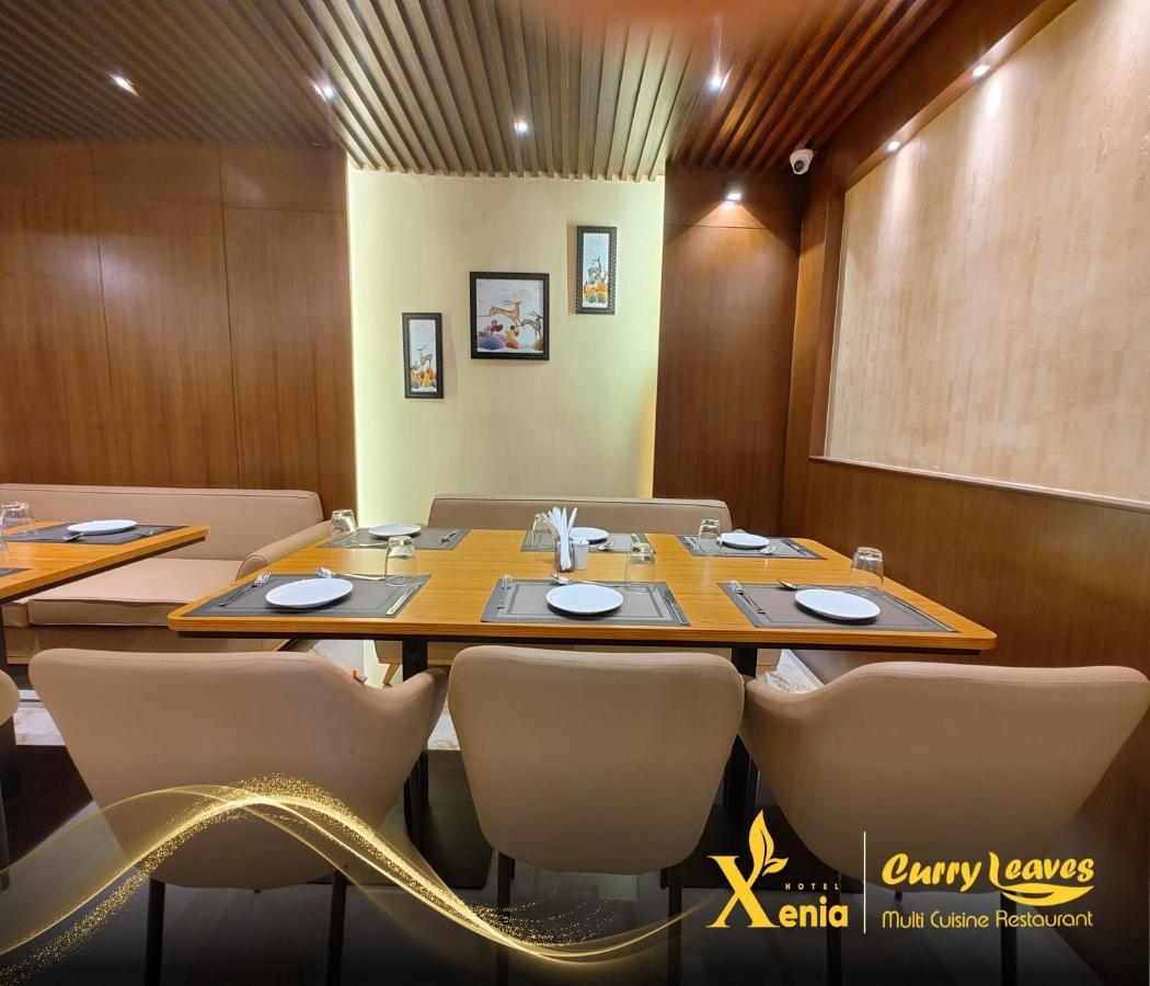 Hotel Xenia Varanasi Bagian luar foto